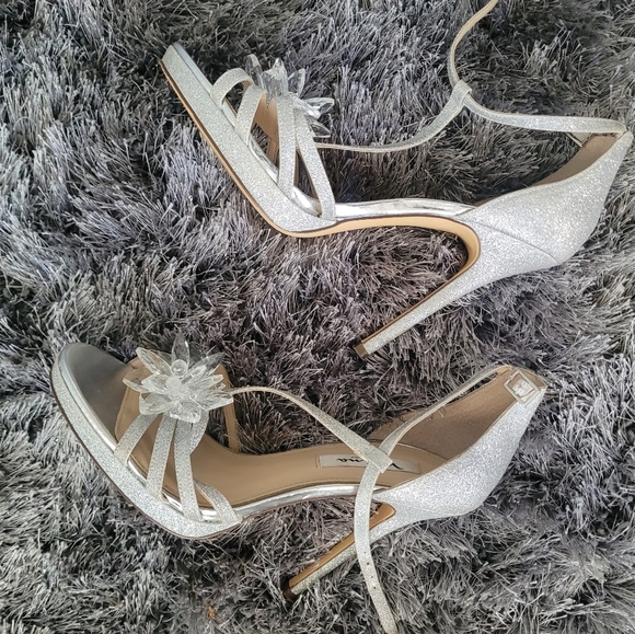 Heels - Picture 5 of 5